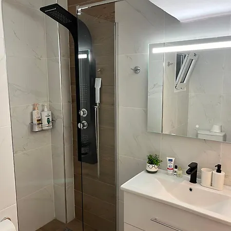 Irene Front Luxury Appartamento Peraía