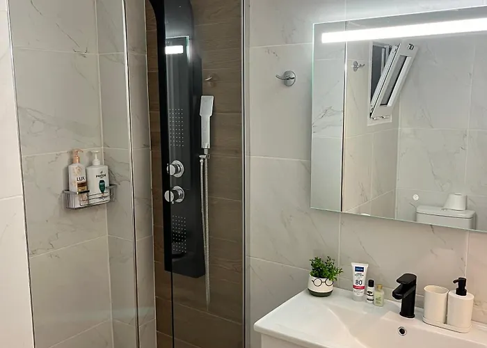 Irene Front Luxury Apartment Peraia (Thessaloniki)